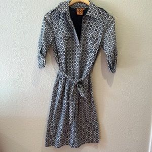 Tory Burch Signature button front tie-waist shirtdress, blue print size 4.
